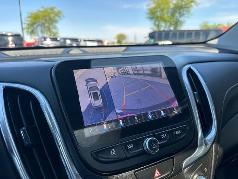 Used 2021 Chevrolet Equinox Premier AWD/4WD image 13