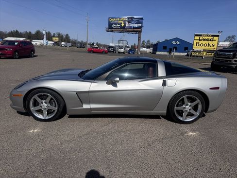 Used 2005 Chevrolet Corvette Coupe w/ Preferred Equipment Group RWD image 5