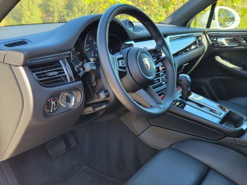 Used 2025 Porsche Macan image 4