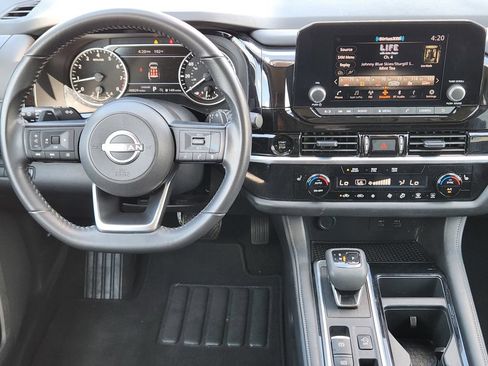 Used 2025 Nissan Pathfinder SV FWD image 26