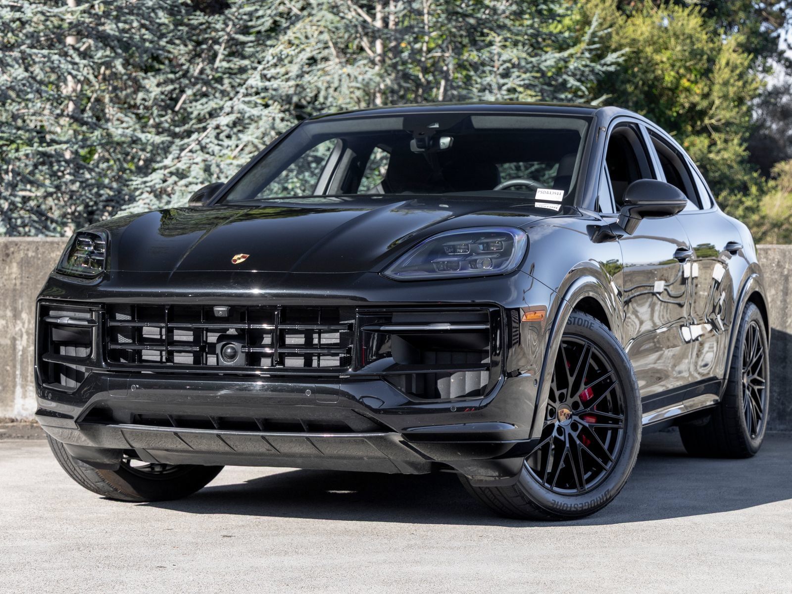 Used 2025 Porsche Cayenne GTS AWD/4WD image 1