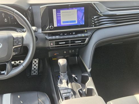 Used 2025 Toyota Camry SE FWD image 17