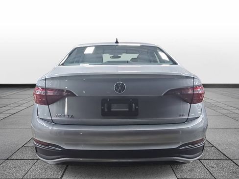 Used 2024 Volkswagen Jetta SE image 6