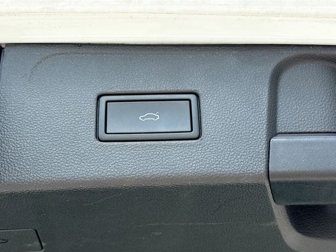 Used 2023 Volkswagen Atlas SE w/ Panoramic Sunroof Package FWD image 13