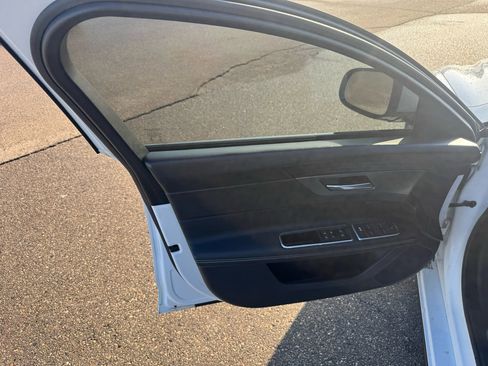 Used 2016 Jaguar XF S image 14