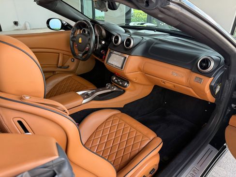 Used 2012 Ferrari California RWD image 32