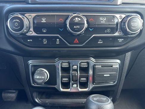 Used 2021 Jeep Wrangler Unlimited Sahara w/ Uconnect 4C Nav & Sound Group AWD/4WD image 21
