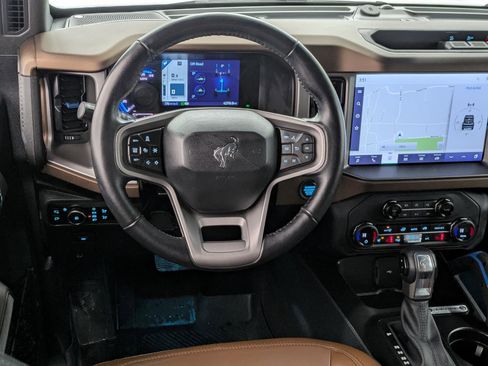 Used 2023 Ford Bronco Outer Banks image 4
