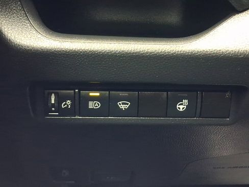 Used 2021 Toyota RAV4 XLE w/ XLE Grade Weather Package AWD/4WD image 25