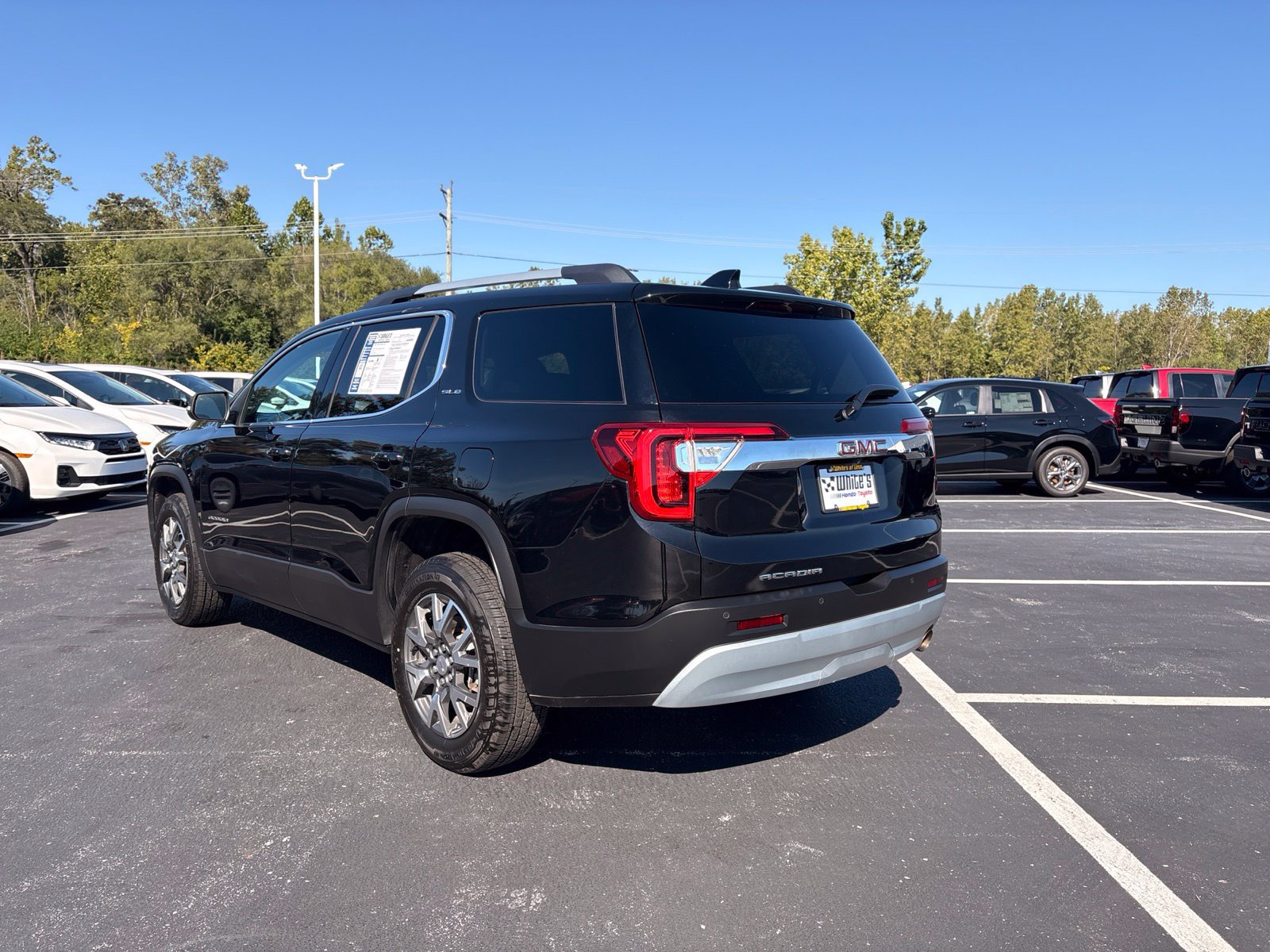 Used 2021 GMC Acadia SLE w/ Driver Convenience Package FWD image 4
