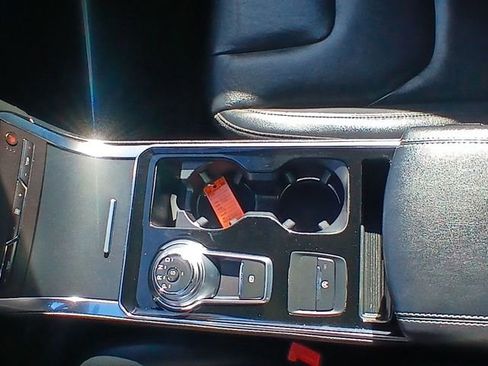 Used 2019 Ford Edge Titanium image 20