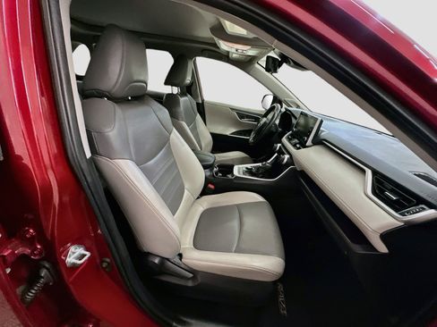 Used 2019 Toyota RAV4 Limited AWD/4WD image 34