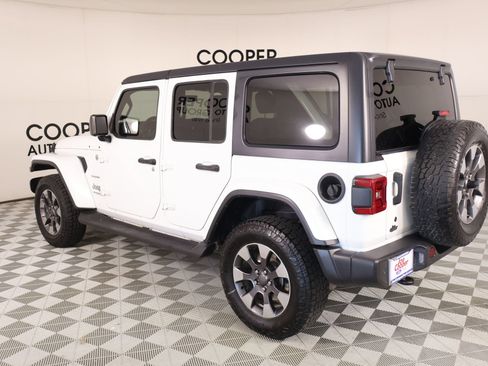 Used 2018 Jeep Wrangler Unlimited Sahara AWD/4WD image 23