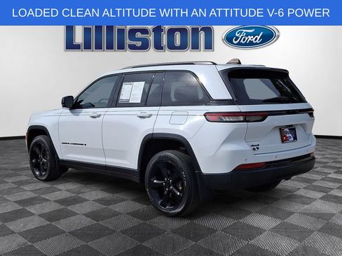 Used 2023 Jeep Grand Cherokee Altitude AWD/4WD image 6