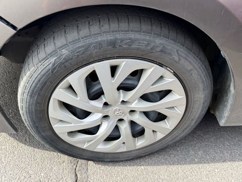 Used 2019 Toyota Corolla LE w/ Carpet Mat Package (TMS) FWD image 5