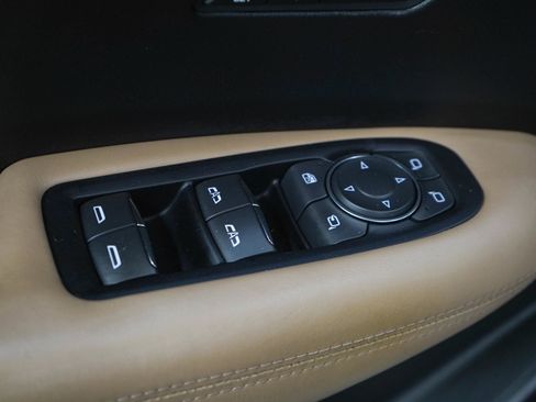 Used 2018 Cadillac XT5 Platinum AWD/4WD image 22