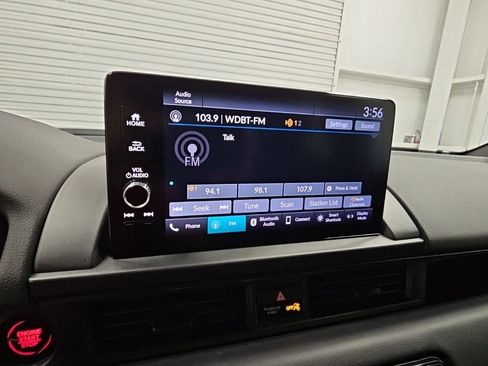 Used 2025 Honda Pilot TrailSport image 14