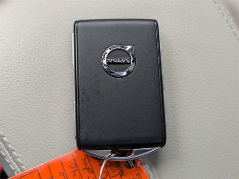 Certified 2023 Volvo XC40 B5 Plus w/ Protection Package Premier image 32