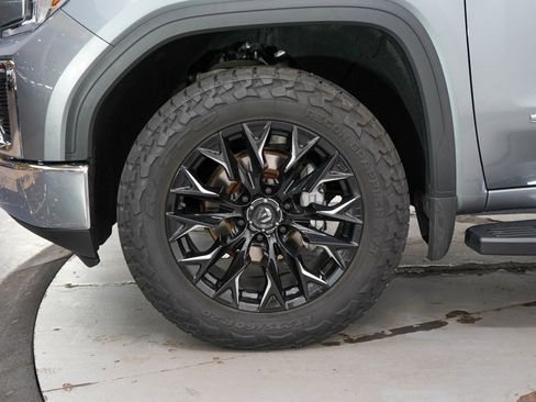 Used 2019 GMC Sierra 1500 SLT w/ SLT Premium Package AWD/4WD image 29
