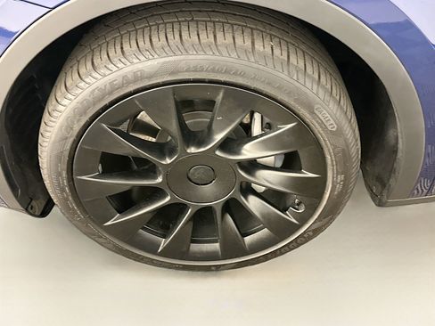 Used 2021 Tesla Model Y Long Range AWD/4WD image 11