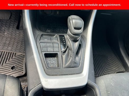 Used 2022 Toyota RAV4 LE AWD/4WD image 11