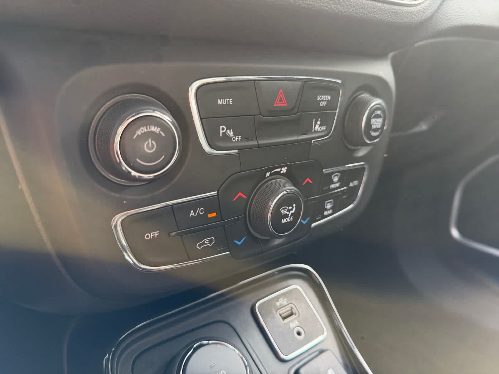 Used 2018 Jeep Compass Limited w/ Navigation Group AWD/4WD image 25