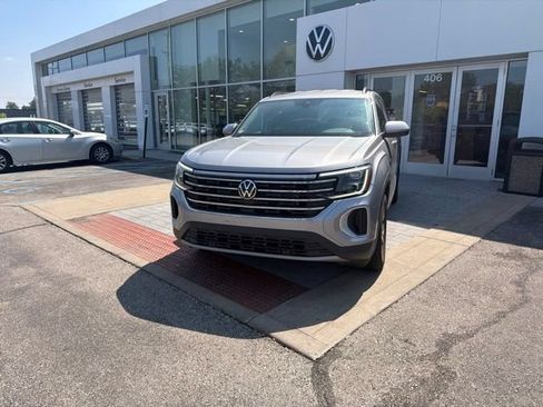 Used 2024 Volkswagen Atlas SE AWD/4WD image 13