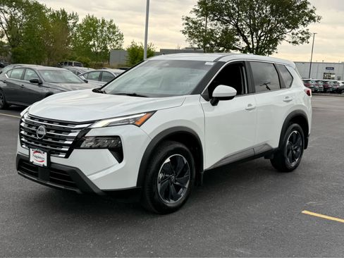 Used 2025 Nissan Rogue SV AWD/4WD image 3