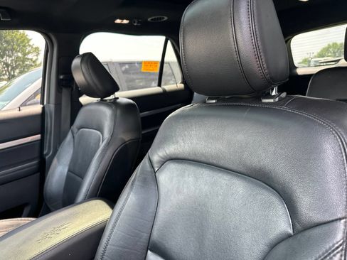 Used 2018 Ford Explorer XLT w/ Equipment Group 202A AWD/4WD image 7