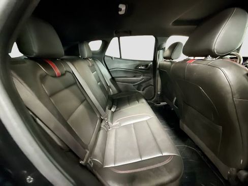 Used 2025 Chevrolet Trax RS w/ Sunroof Package image 27