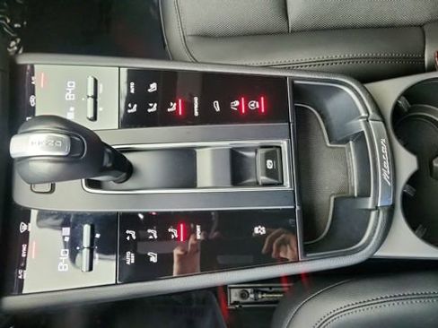 Used 2024 Porsche Macan image 49