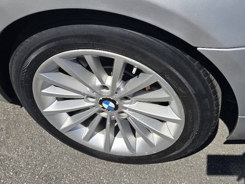 Used 2011 BMW 335i xDrive Sedan AWD/4WD image 10