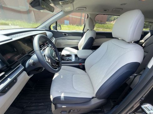 New 2026 Kia Carnival EX FWD image 25