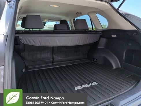 Used 2021 Toyota RAV4 XLE w/ XLE Grade Weather Package AWD/4WD image 29