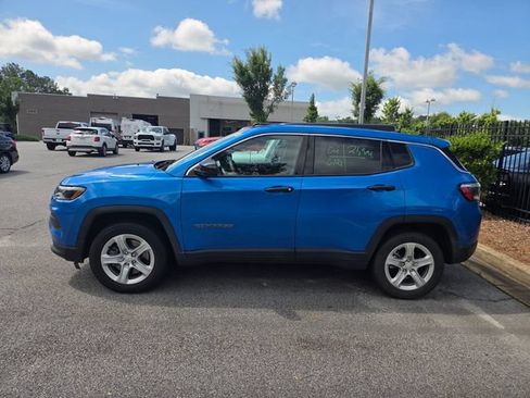 Used 2023 Jeep Compass Sport AWD/4WD image 3