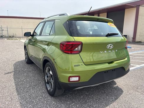 Used 2024 Hyundai Venue SEL FWD image 5