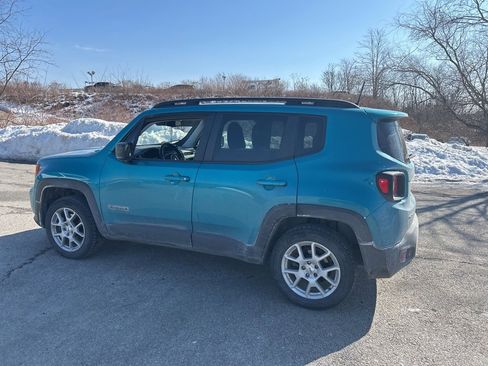 Used 2022 Jeep Renegade Latitude w/ Convenience Group image 3
