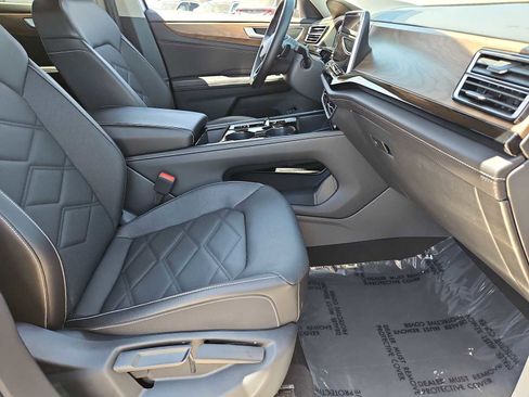 Used 2024 Volkswagen Atlas SE AWD/4WD image 21