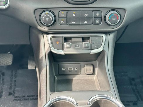 Used 2024 GMC Terrain SLE FWD image 14