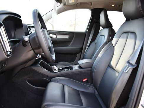 Certified 2025 Volvo XC40 B5 Plus image 12