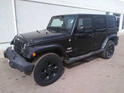 Used 2013 Jeep Wrangler Unlimited Sahara image 2