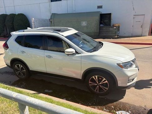 Used 2019 Nissan Rogue SV w/ Sun & Sound Touring Package AWD/4WD image 3