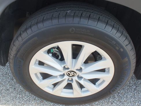Used 2026 Toyota Corolla Cross LE FWD image 25