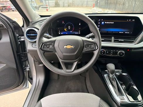Used 2025 Chevrolet Trax LT image 26