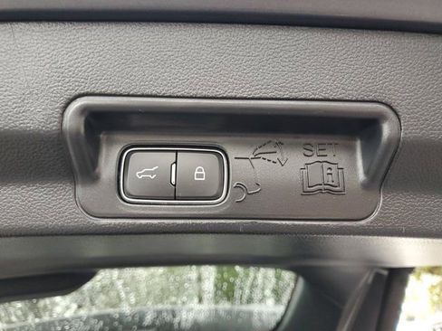 Certified 2022 Ford Explorer XLT w/ Equipment Group 202A image 9