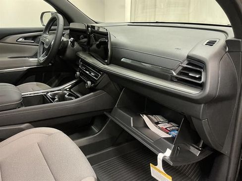 New 2026 Chevrolet Traverse LT w/ LPO, Floor Liner Package FWD image 35