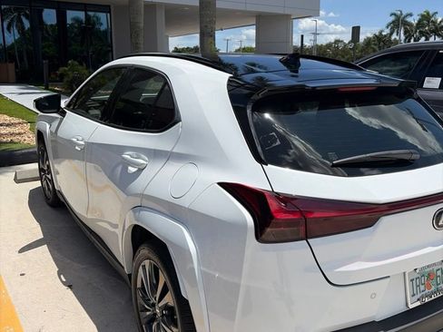 Used 2023 Lexus UX 250h F Sport FWD image 5