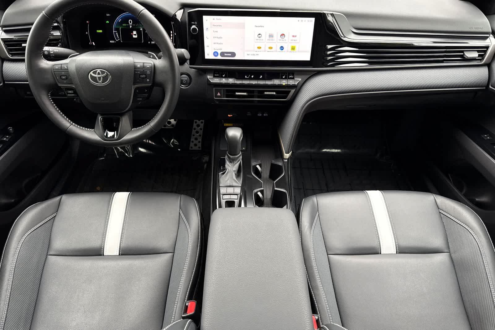 Used 2025 Toyota Camry SE AWD/4WD image 3
