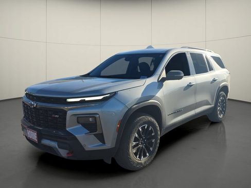 Used 2024 Chevrolet Traverse Z71 w/ Enhanced Driving Package AWD/4WD image 2