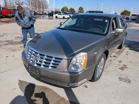 Used 2010 Cadillac DTS Luxury image 22